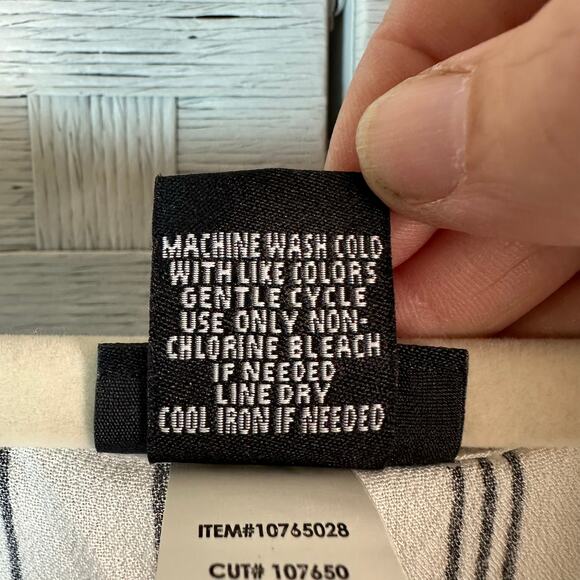 Torrid rap style shirt balloon sleeves white black stripes tradMom plus size - Picture 5 of 8